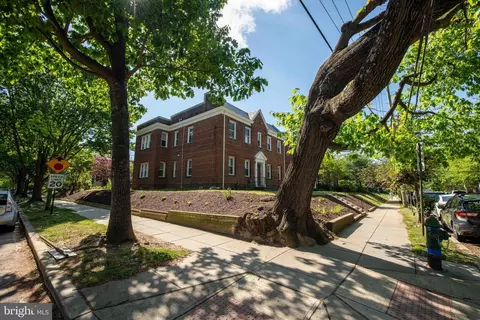 2241 40th Pl NW, Washington, DC 20007
