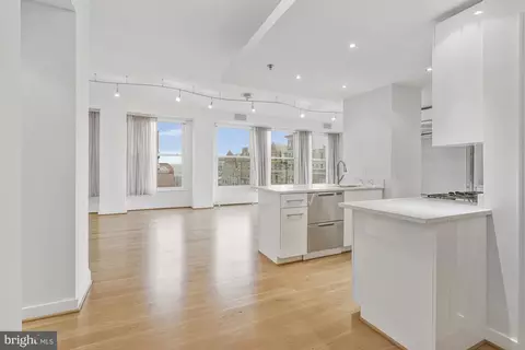 Living - 675 E Street St NW #900, Washington, DC 20004 photo 3 of 13