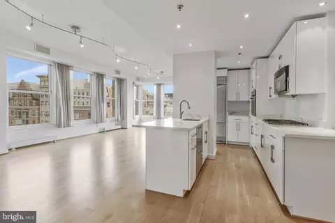 Living - 675 E Street St NW #900, Washington, DC 20004 photo 4 of 13