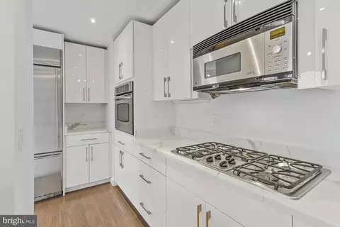Kitchen - 675 E Street St NW #900, Washington, DC 20004 photo 2 of 3