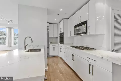 Kitchen - 675 E Street St NW #900, Washington, DC 20004 photo 1 of 3