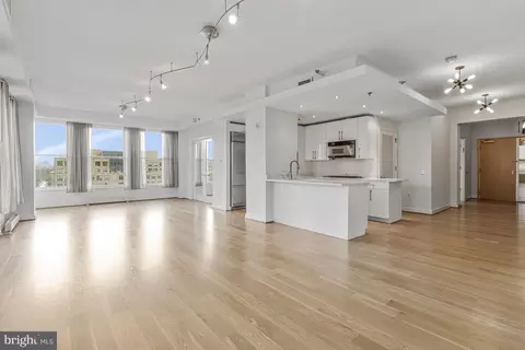 Living - 675 E Street St NW #900, Washington, DC 20004 photo 8 of 13