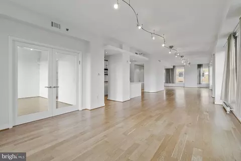Living - 675 E Street St NW #900, Washington, DC 20004 photo 11 of 13