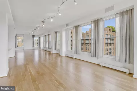Living - 675 E Street St NW #900, Washington, DC 20004 photo 9 of 13