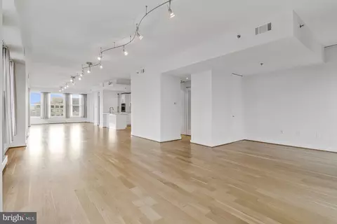 Living - 675 E Street St NW #900, Washington, DC 20004 photo 6 of 13