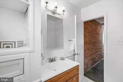315 11th St SE, Washington, DC 20003 photo 25