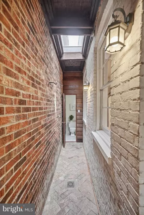 315 11th St SE, Washington, DC 20003 photo 10