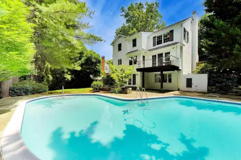 4238 50th St NW, Washington, DC 20016