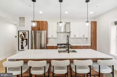 615 Irving St NW #2, Washington, DC 20010