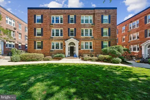 4481 Macarthur Blvd NW #204, Washington, DC 20007