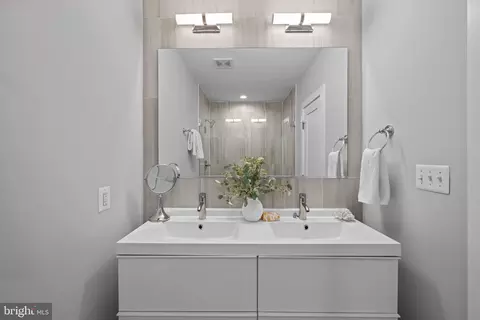 Bath - 1124 4th St NE, Washington, DC 20002 photo 3 of 6