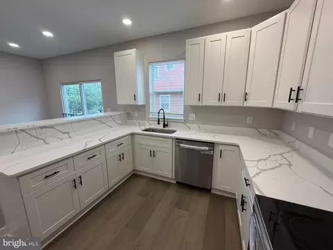 Kitchen - 5002 Kimi Gray Ct SE, Washington, DC 20019 photo 4 of 5