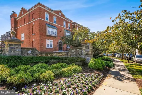 3800 Porter St NW #302, Washington, DC 20016
