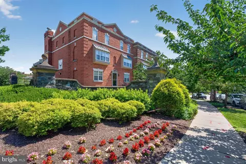 3800 Porter St NW #302, Washington, DC 20016