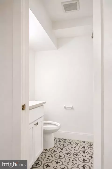Bath - 604 17th St NE, Washington, DC 20002 photo 2 of 4