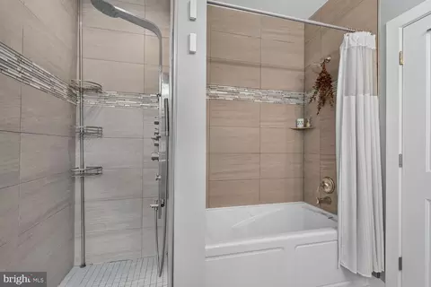 Bath - 2126 3rd St NE #B, Washington, DC 20002 photo 4 of 4