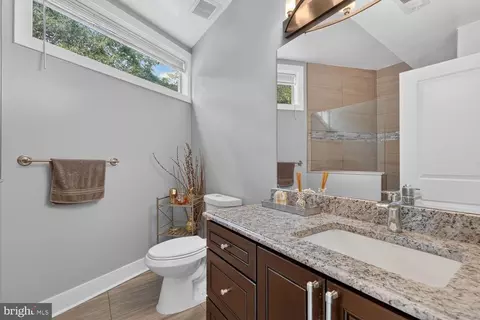 Bath - 2126 3rd St NE #B, Washington, DC 20002 photo 1 of 4
