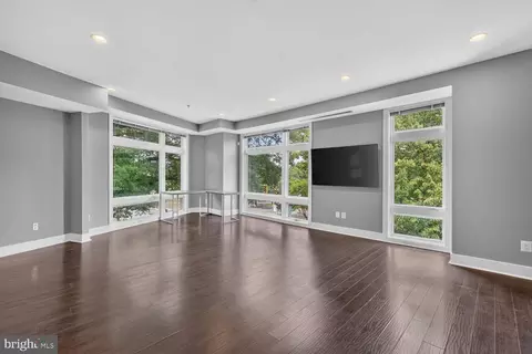 Living - 2126 3rd St NE #B, Washington, DC 20002 photo 4 of 4