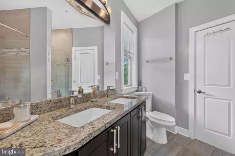 Bath - 2126 3rd St NE #B, Washington, DC 20002 photo 3 of 4