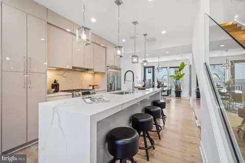 558 Harvard St NW #B, Washington, DC 20001