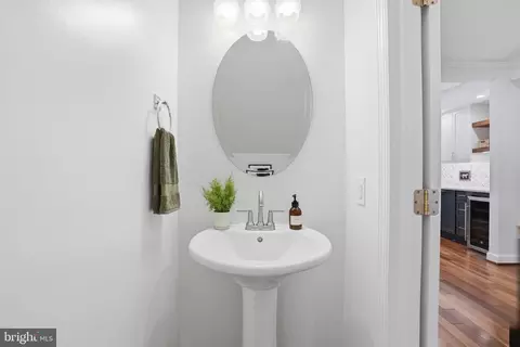 Entry Way - 723 L St NE, Washington, DC 20002 photo 4 of 5