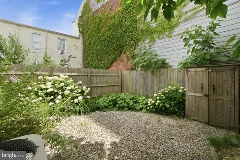 Exterior - 723 L St NE, Washington, DC 20002 photo 3 of 6