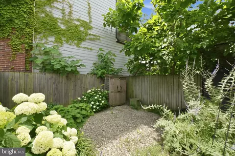 Exterior - 723 L St NE, Washington, DC 20002 photo 4 of 6