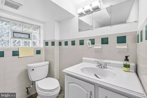 Bath - 1824 3rd St NE, Washington, DC 20002 photo 4 of 5