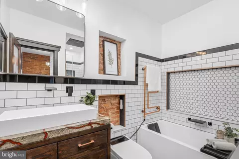 Bath - 124 Todd Pl NE, Washington, DC 20002 photo 2 of 4