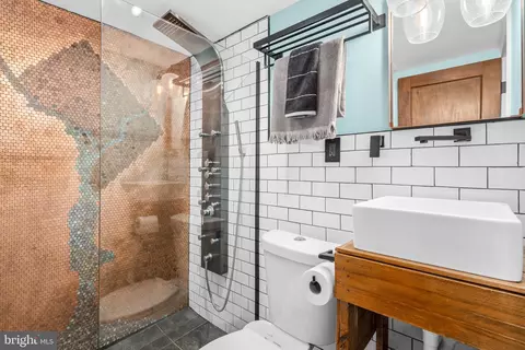 Bath - 124 Todd Pl NE, Washington, DC 20002 photo 4 of 4