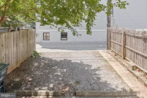 1802 37th St NW, Washington, DC 20007 photo 3
