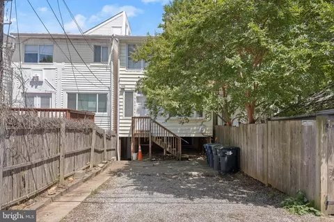 1802 37th St NW, Washington, DC 20007 photo 2