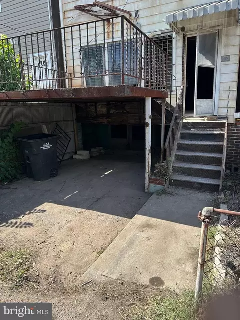Exterior - 1705 M St NE, Washington, DC 20002 photo 3 of 4
