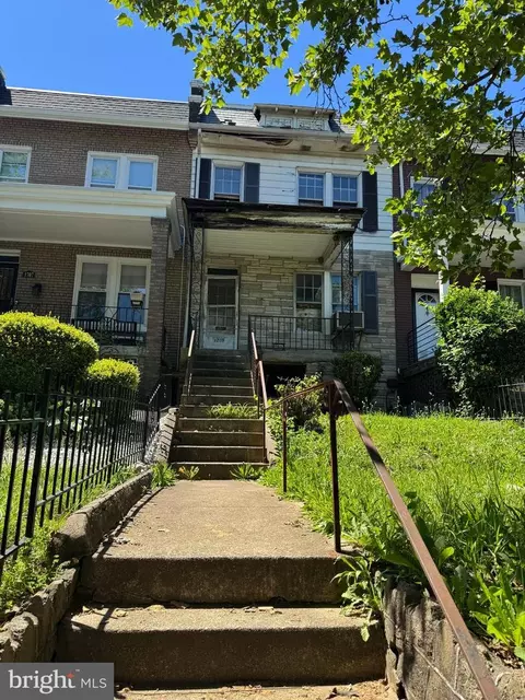 1705 M St NE, Washington, DC 20002