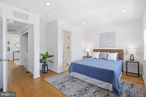 Bedroom - 329 18th Pl NE, Washington, DC 20002 photo 5 of 8