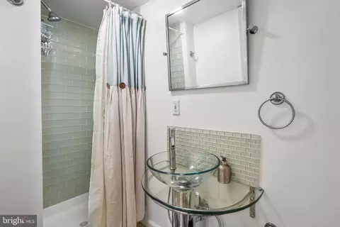Bath - 626 D St NE, Washington, DC 20002 photo 4 of 4