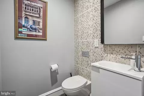 Bath - 626 D St NE, Washington, DC 20002 photo 1 of 4