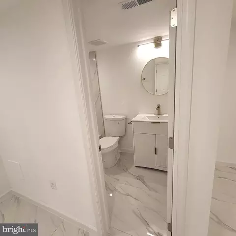 Bath - 562 24th St NE, Washington, DC 20002 photo 2 of 4