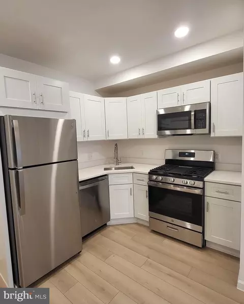 562 24th St NE, Washington, DC 20002