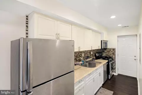 964 Mount Olivet Rd NE, Washington, DC 20002