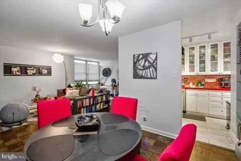 1260 21st St NW #111, Washington, DC 20036