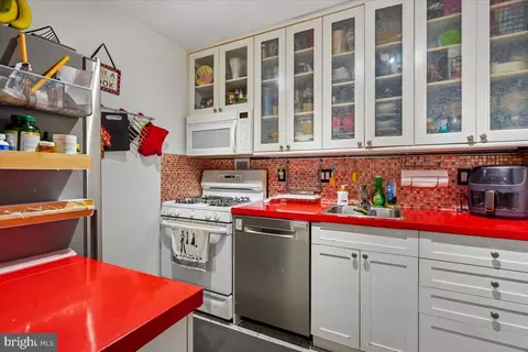 1260 21st St NW #111, Washington, DC 20036