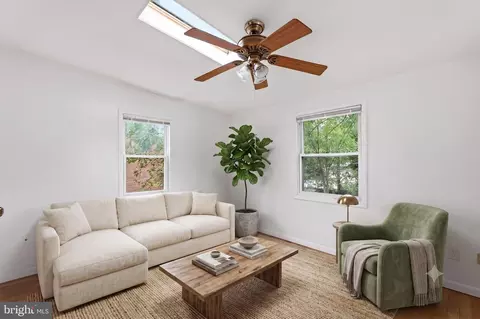 Living - 1235 16th St NE, Washington, DC 20002 photo 10 of 11