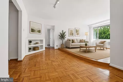 4200 Cathedral Ave NW #812, Washington, DC 20016