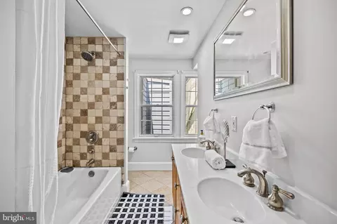 Bath - 644 E Street St SE, Washington, DC 20003 photo 2 of 4