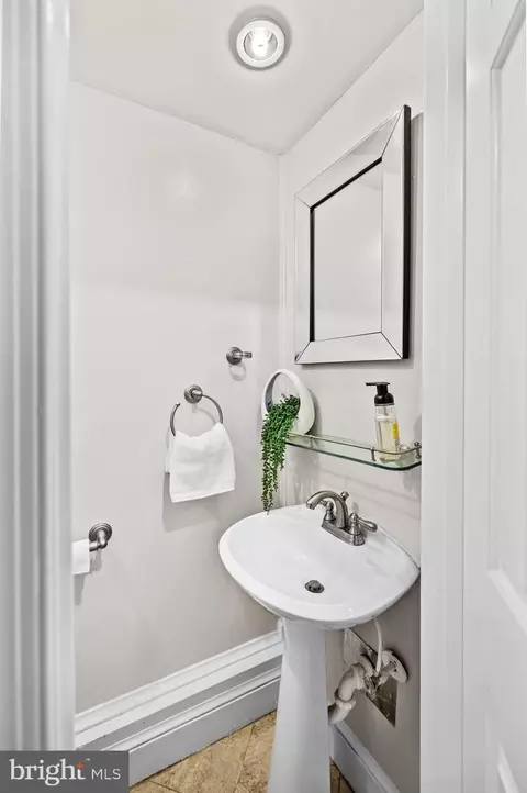 Bath - 644 E Street St SE, Washington, DC 20003 photo 3 of 4