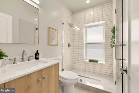 Bath - 1128 Morse St NE #PH, Washington, DC 20002 photo 1 of 4