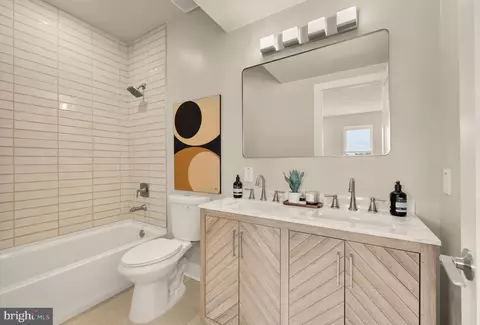Bath - 1128 Morse St NE #PH, Washington, DC 20002 photo 2 of 4