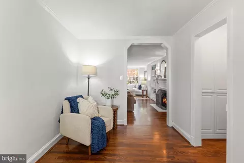Entry Way - 1333 27th St NW, Washington, DC 20007 photo 6 of 9