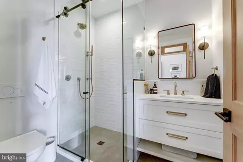 Bath - 1327 R St NW #2, Washington, DC 20009 photo 2 of 7